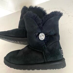 Ugg Short Bailey Crystal Button Booties (Sz 6 - See Description)